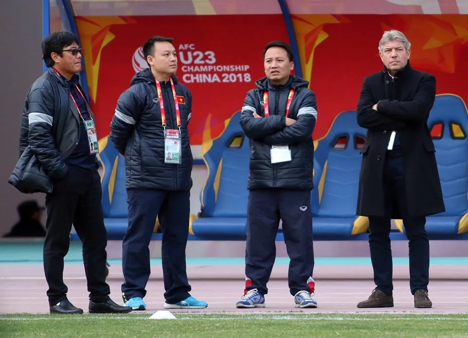 GĐKT Gede (bìa phải) đã đóng góp quan trọng cho chiến tích của U23 Việt Nam