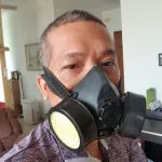Người tphcm ở chung cư mua mặt nạ phòng độc nhưng hy vọng không cần dùng