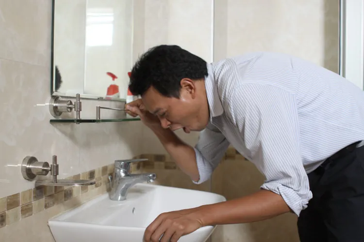 Khi hấp thu Cd qua đường tiêu hóa: gây rối loạn tiêu hóa như nôn, buồn nôn, đau bụng, tiêu chảy