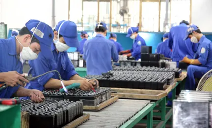 Lao động công nghiệp dễ bị nhiễm độc chì