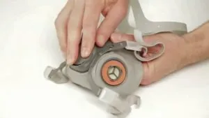 Vệ sinh mạt nạ phòng độc