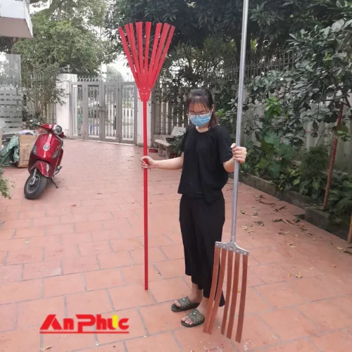 Chổi dập lửa cán đỏ