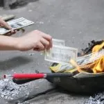 Nguy cơ cháy nổ do thắp hương thờ cúng, đốt vàng mã